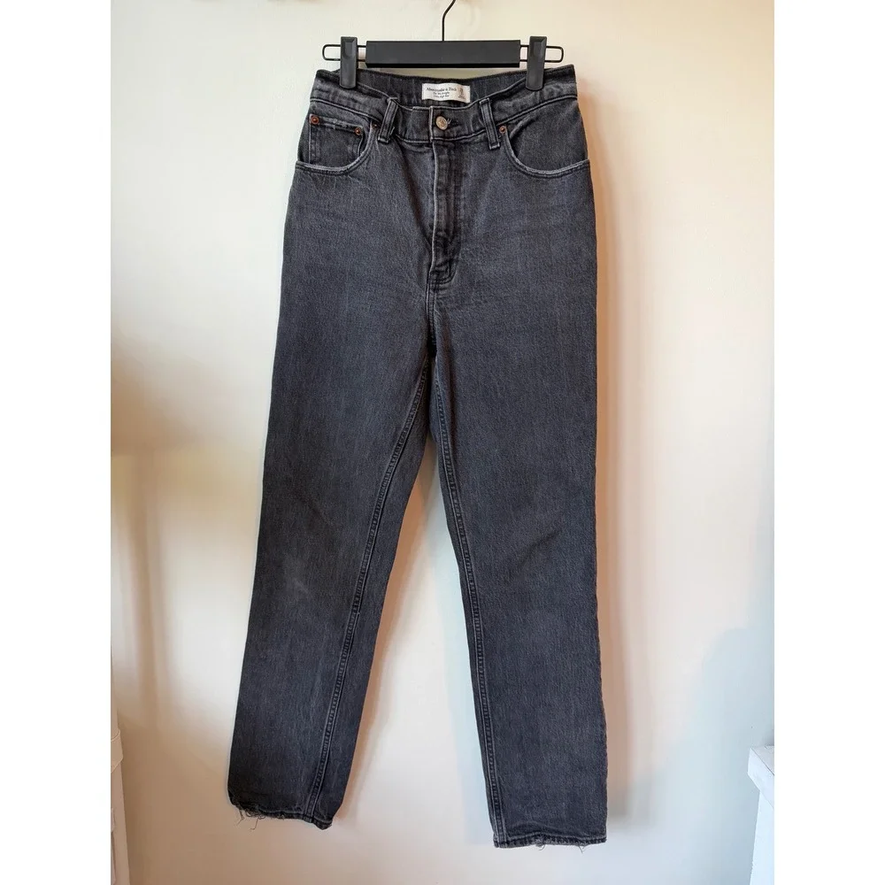 Abercrombie & Fitch The 90s Straight Ultra High Rise Jeans Washed Black 26 2R
